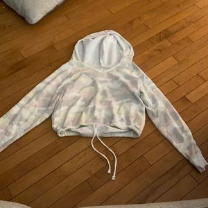 Camo cropped sweatshirt. Very soft material.